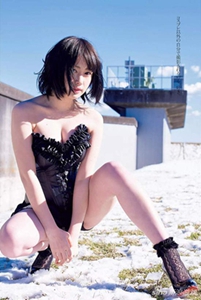 甘雨拔萝卜素材视频,农村妇女拔萝卜，感动网友称最美